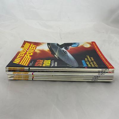 -174- COLLECTIBLE | 1990â€™s Nintendo Power Magazines