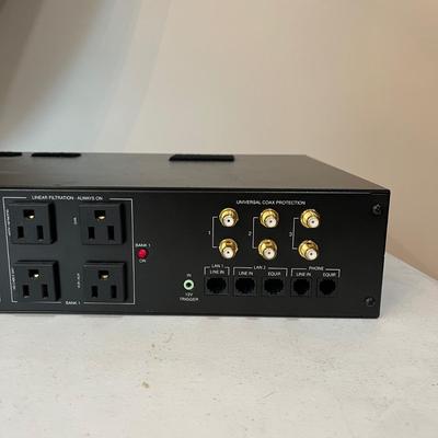 Panamax M5100-PM Home Theater Power Management (LR-MG)