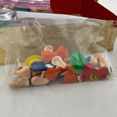 -177- VINTAGE | 1960â€™s Mr. Potato Head Playset