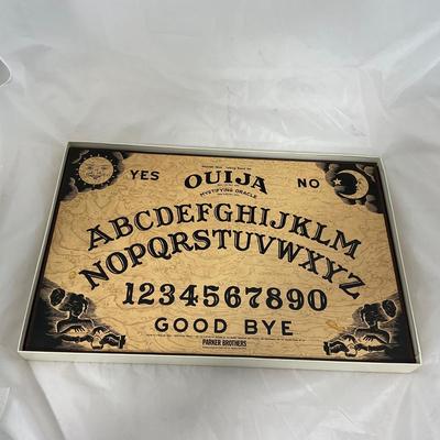 -180- VINTAGE | Parkers Brothers Ouija Board