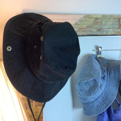 Lot 928 Large Lot of Menâ€™s Hats