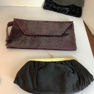 Lot 929 Lot of Ladies Evening-Wear Handbags