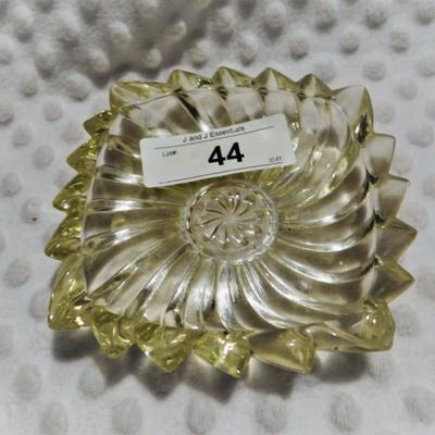 VINTAGE SWIRLED GLASS ASHTRAY