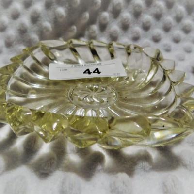 VINTAGE SWIRLED GLASS ASHTRAY