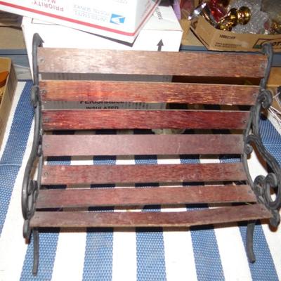 MINATURE BENCH WITH CLOWNS