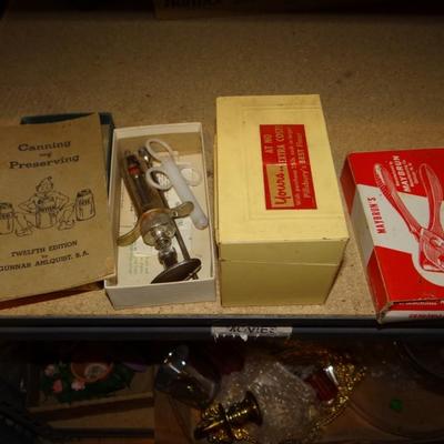 VARIETY OF KITCHEN UTENSILS