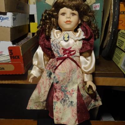 COLLECTIBLE PORCELAIN DOLL