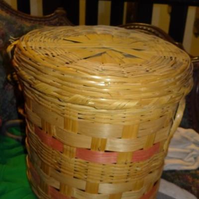WICKER BASKET WITH LID