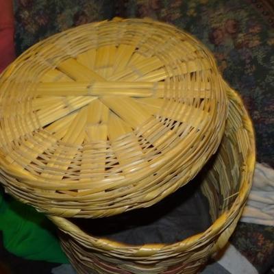 WICKER BASKET WITH LID