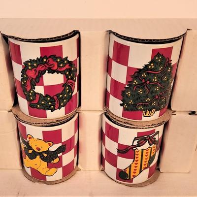 Lot #113  Collectible 1970's Christmas Glasses - new in packaging