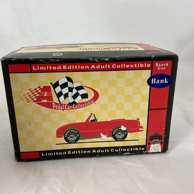 -195- VINTAGE | Die Cast Superman Peddle Car Bank | Jeff Gordon