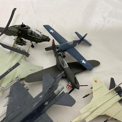 -198- VINTAGE | Mixed Group Of Airplane & Helicopter Figures
