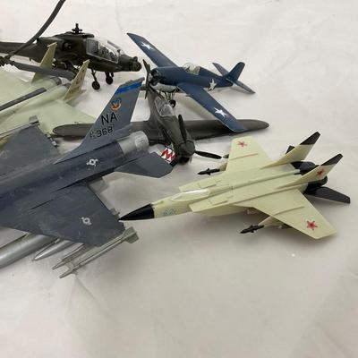 -198- VINTAGE | Mixed Group Of Airplane & Helicopter Figures