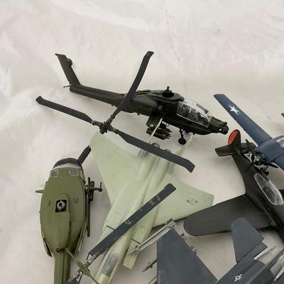 -198- VINTAGE | Mixed Group Of Airplane & Helicopter Figures