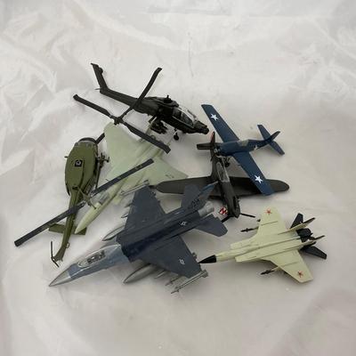 -198- VINTAGE | Mixed Group Of Airplane & Helicopter Figures