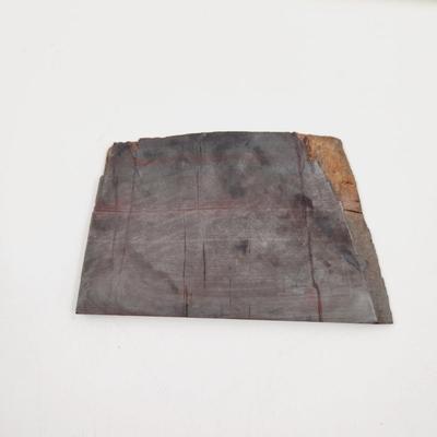 A SORT OF SLICED METAL BASED ROCK