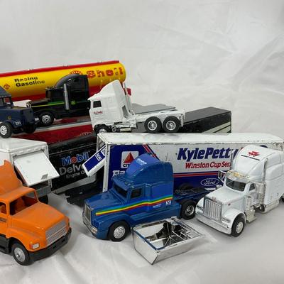 -203- COLLECTIBLE | Toy Semi Trucks