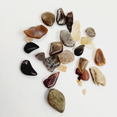 MULTI STONE INCLUDING QUARTZ CRYSTAL ROCK CHIPS