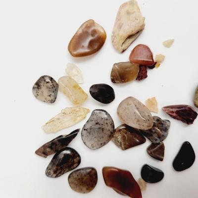 MULTI STONE INCLUDING QUARTZ CRYSTAL ROCK CHIPS