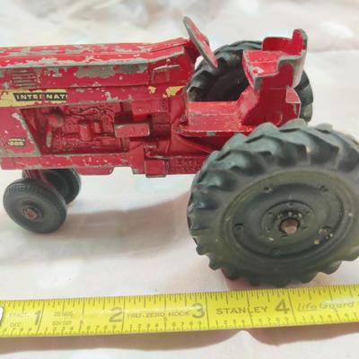 VINTAGE 1960'S ERTL INTERNATIONAL FARMALL 656 DIECAST FARM TRACTOR