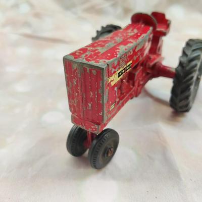 VINTAGE 1960'S ERTL INTERNATIONAL FARMALL 656 DIECAST FARM TRACTOR