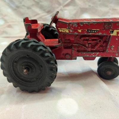 VINTAGE 1960'S ERTL INTERNATIONAL FARMALL 656 DIECAST FARM TRACTOR