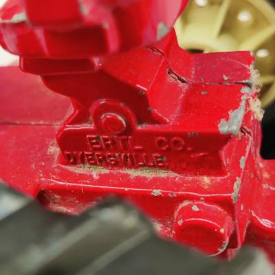 VINTAGE 1969 ERTL INTERNATIONAL HARVESTER 544 DIECAST LARGE FARM TRACTOR
