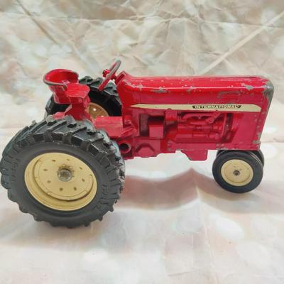 VINTAGE 1969 ERTL INTERNATIONAL HARVESTER 544 DIECAST LARGE FARM TRACTOR