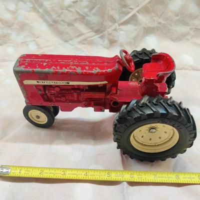 VINTAGE 1969 ERTL INTERNATIONAL HARVESTER 544 DIECAST LARGE FARM TRACTOR