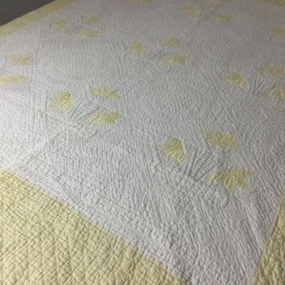 961 Vintage Yellow & White Basket Quilt 70â€ x 73â€