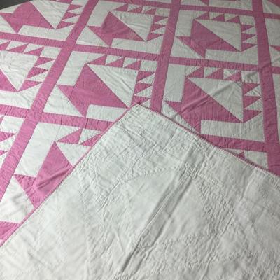 962 Vintage Pink & White Basket Quilt 69â€ x 79â€