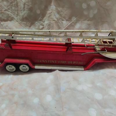 VINTAGE 1970'S NYLINT FIRE DEPARTMENT RED FIRE TRUCK W/ LADDERS