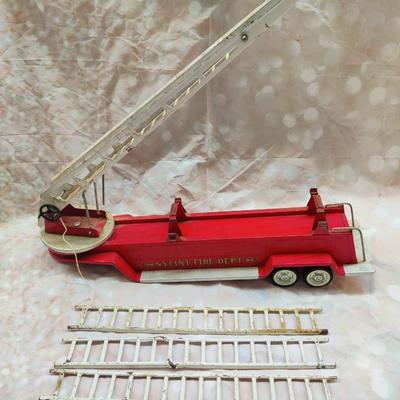 VINTAGE 1970'S NYLINT FIRE DEPARTMENT RED FIRE TRUCK W/ LADDERS