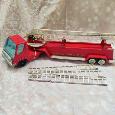 VINTAGE 1970'S NYLINT FIRE DEPARTMENT RED FIRE TRUCK W/ LADDERS