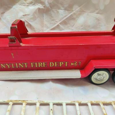 VINTAGE 1970'S NYLINT FIRE DEPARTMENT RED FIRE TRUCK W/ LADDERS