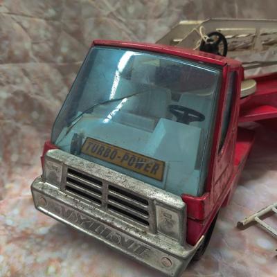 VINTAGE 1970'S NYLINT FIRE DEPARTMENT RED FIRE TRUCK W/ LADDERS