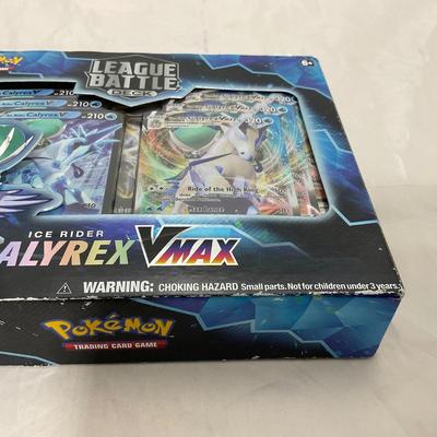 -248- COLLECTIBLE | PokÃ©mon Ice Rider Calyrex Set