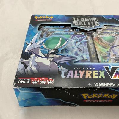 -248- COLLECTIBLE | PokÃ©mon Ice Rider Calyrex Set