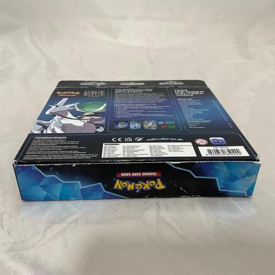-248- COLLECTIBLE | PokÃ©mon Ice Rider Calyrex Set