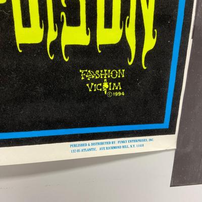 -255- COLLECTIBLE | Vintage Skull Blacklight Poster