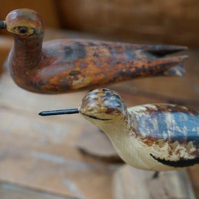 PAIR OF VINTAGE HAND CARVED AND FOLK ART PAINTED SHORE BIRDS