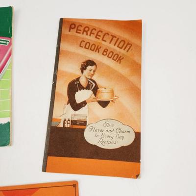 VINTAGE FOOD & MORE COLLECTABLE BOOKLETS