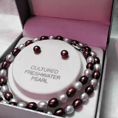 Gorgeous Cultured Freshwater Pearl 6 mm  17" Necklace and Earrings