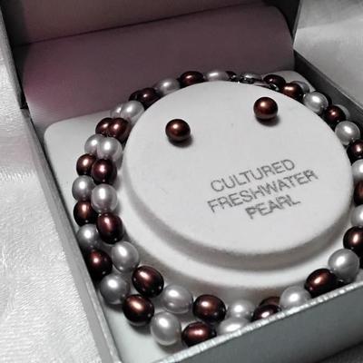 Gorgeous Cultured Freshwater Pearl 6 mm  17" Necklace and Earrings