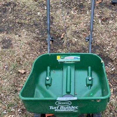 Scottâ€™s Turf Builder Spreader