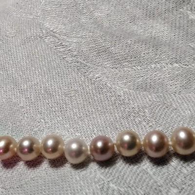 Gorgeous High Luster Pastel Lavender and Pink 7mm Pearl 17" Necklace with `14k Clasp