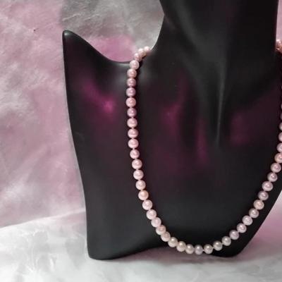 Gorgeous High Luster Pastel Lavender and Pink 7mm Pearl 17" Necklace with `14k Clasp