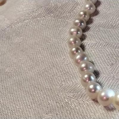 Very Nice Sheen White 7mm 16" Necklace With 16" Necklace 14 GF Clasp