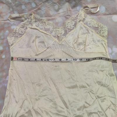 LOVELY VINTAGE OFF WHITE NYLON FULL SLIP WITH LACE