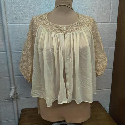 VINTAGE VANITY FAIR CREAM NYLON SHORT ROBE SIZE L